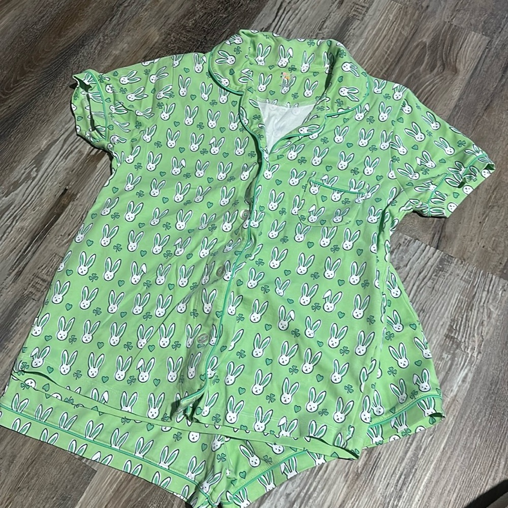 Roller Rabbit bunny Lucky short set size Large.